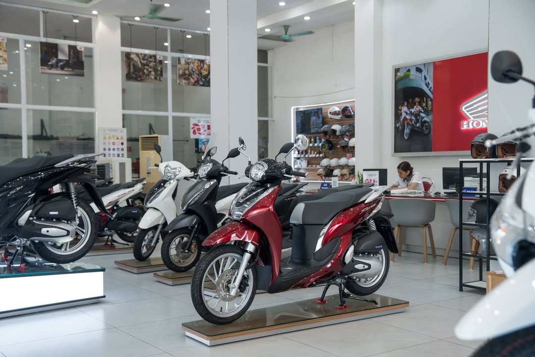 Showroom xe máy Honda HEAD Ngọc Sơn với các mẫu xe tay ga trưng bày