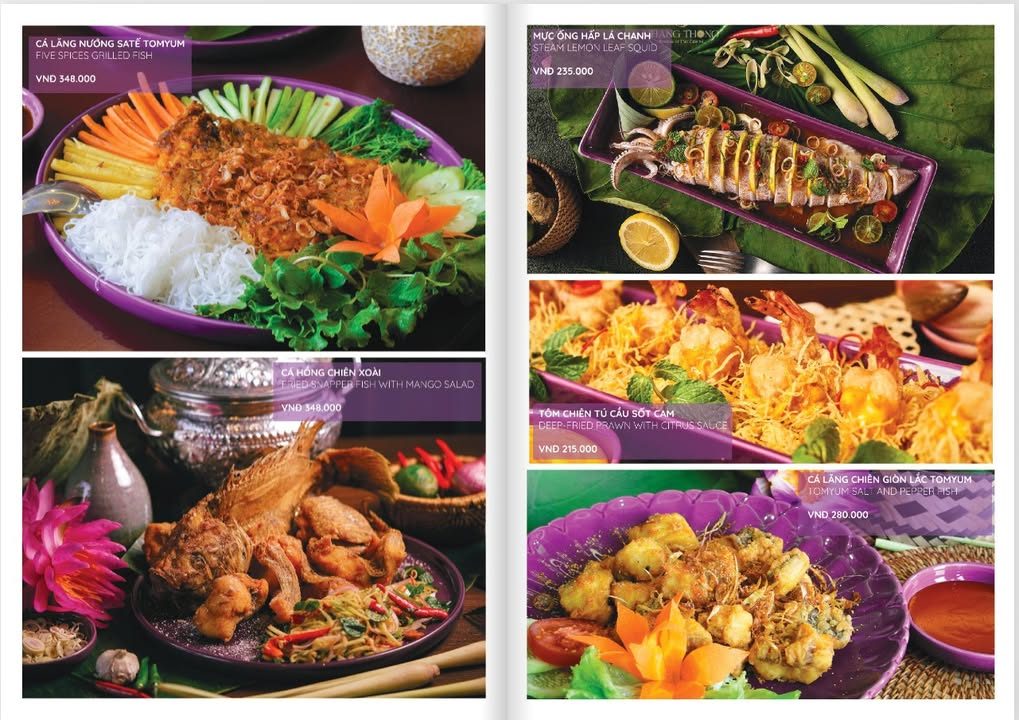 Trang menu nhà hàng Thái với món nướng, chiên, cà ri bày đĩa tím